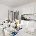3 Bedroom Stunning In Appartement *