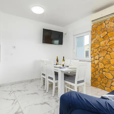 Διαμέρισμα 3 Bedroom Stunning In