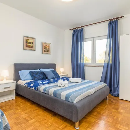 3 Bedroom Stunning In Διαμέρισμα