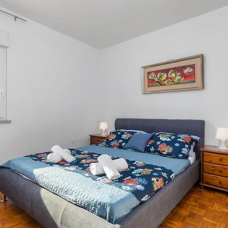 Apartment Stunning In With Wifi Medulin