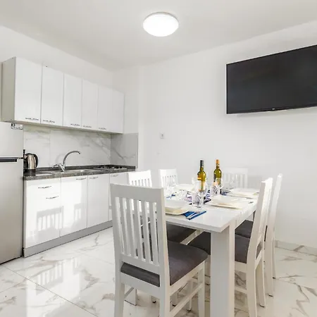 Stunning In With Wifi Apartment