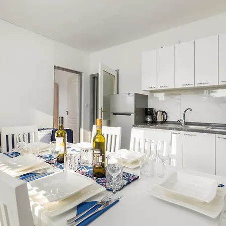 3 Bedroom Stunning In Διαμέρισμα *