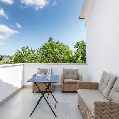 Διαμέρισμα 3 Bedroom Stunning In *