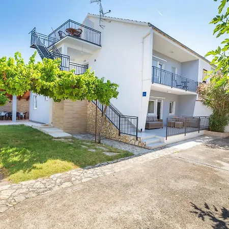 Apartment Stunning In With Wifi Medulin