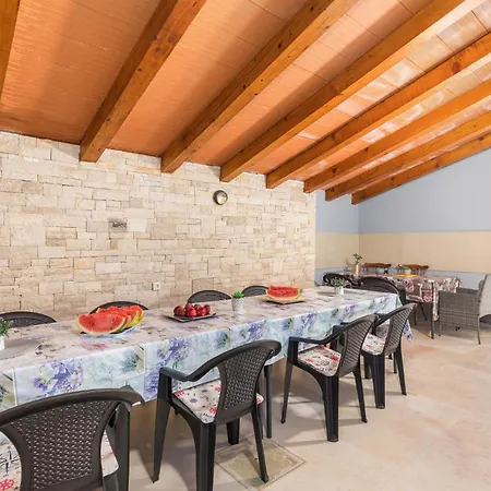 3 Bedroom Stunning In Μεντουλίν