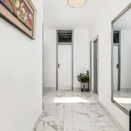 Stunning In With Wifi Apartment